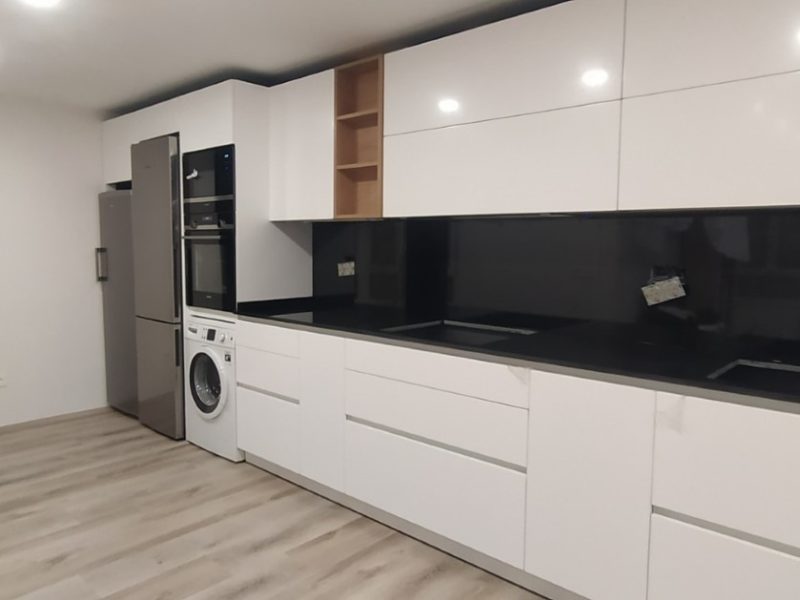 Reforma integral de vivienda realizada por Habitark en calle la Aguirralanda (Zona Lakua Arriaga) en Vitoria-Gasteiz. Vista de cocina